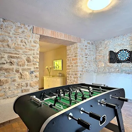 度假居 Luxurious Holiday With Swimming Pool In *