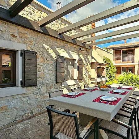 度假居 Luxurious Holiday With Swimming Pool In