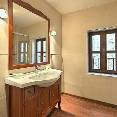 Luxurious Holiday With Swimming Pool In