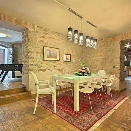 度假居 Luxurious Holiday With Swimming Pool In