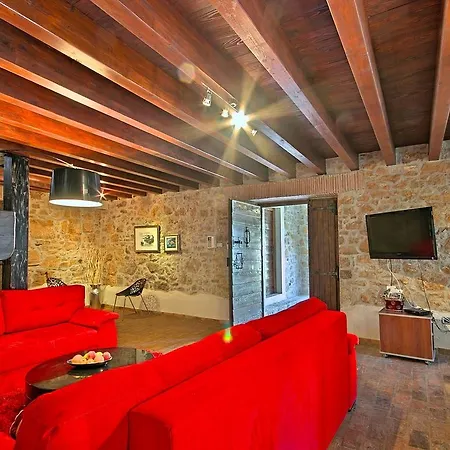 Luxurious Holiday With Swimming Pool In 度假居 Vižinada